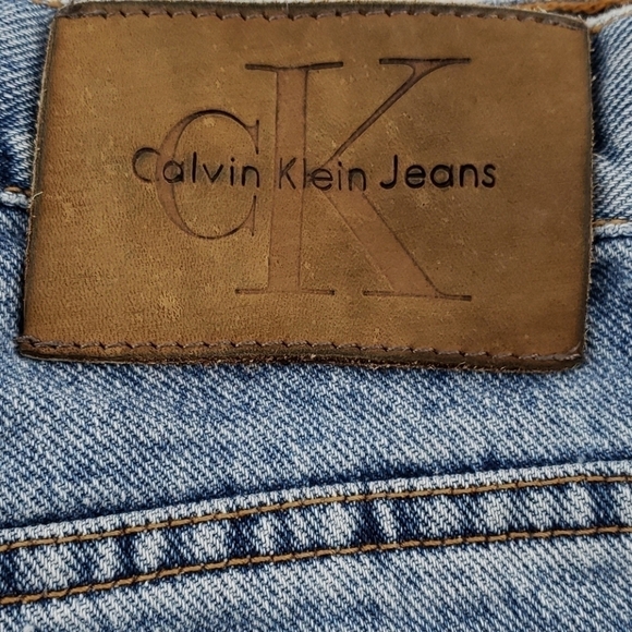 VINTAGE Calvin Klein 11" High Rise Cut Off Shorts - Picture 4 of 10